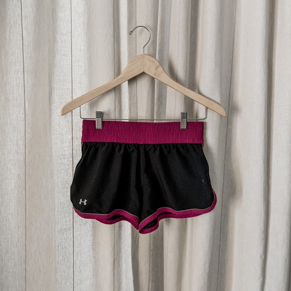 𝗗𝗢𝗡𝗔𝗧𝗘𝗗 Under Armour Run Short